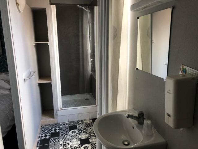 L'Escapade Hotel Carentan Bagian luar foto